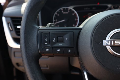 Used 2023 Nissan Rogue S image 26