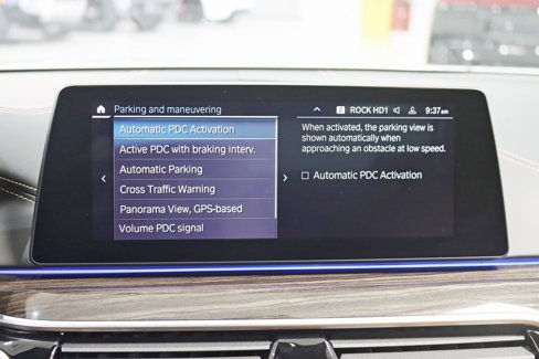 Used 2020 BMW 530e xDrive w/ Executive Package image 26