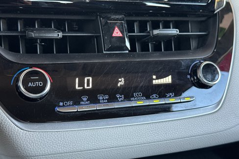 Used 2021 Toyota Corolla LE image 19