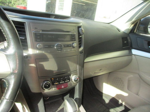 Used 2010 Subaru Outback 2.5i Premium image 39