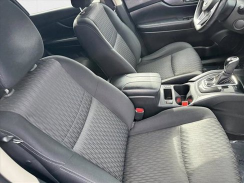 Used 2017 Nissan Rogue SV image 19