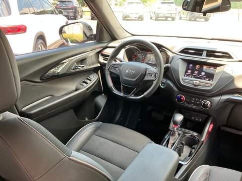 Used 2023 Chevrolet TrailBlazer RS image 32