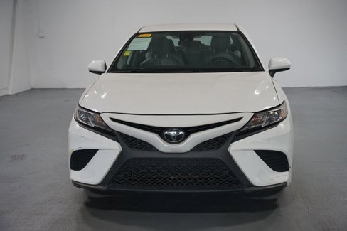 Used 2020 Toyota Camry SE image 2
