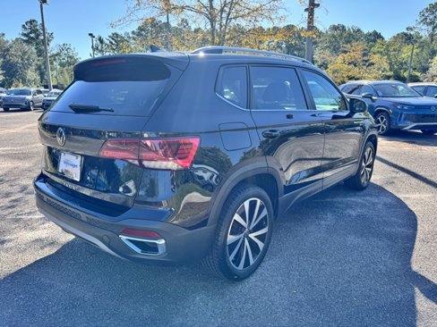 Certified 2024 Volkswagen Taos SE image 7
