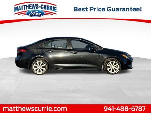 Used 2021 Toyota Corolla LE image 3