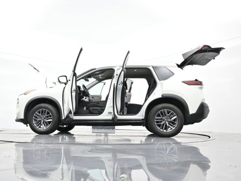 Used 2023 Nissan Rogue S image 48