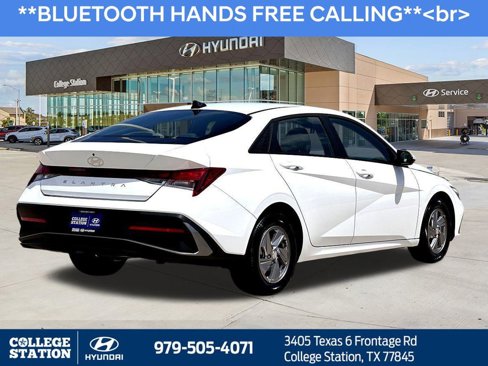 Used 2025 Hyundai Elantra SE w/ Cargo Package image 7