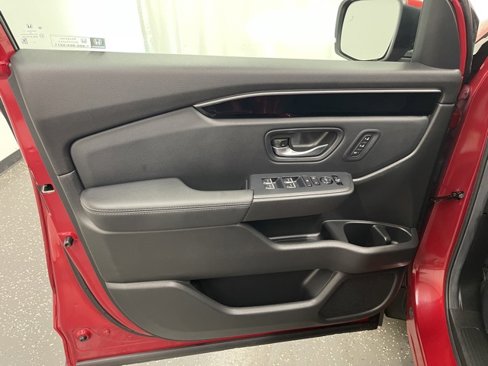 Used 2025 Honda Pilot EX-L image 10