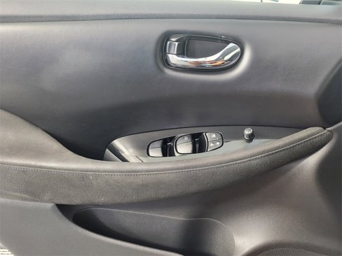 Used 2015 Nissan Leaf SV image 7