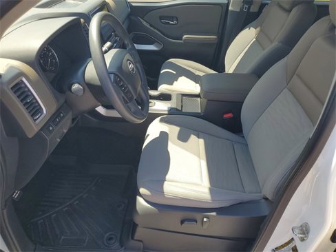 Used 2022 Nissan Frontier SV w/ Technology Package image 5
