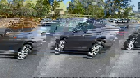 Used 2021 Toyota Camry LE image 6