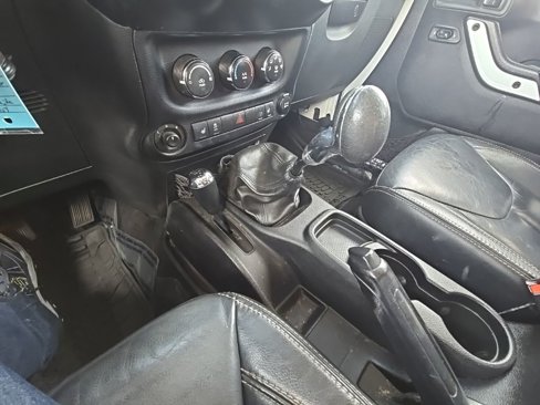 Used 2014 Jeep Wrangler Unlimited Sahara image 23