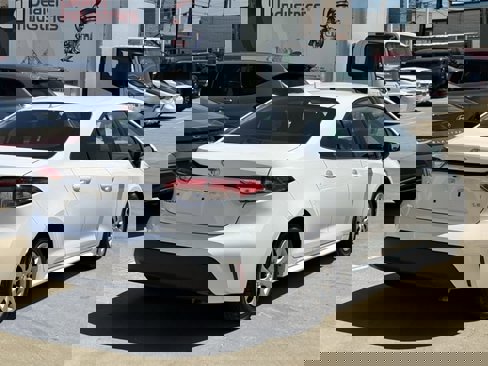 Used 2023 Toyota Corolla LE image 4