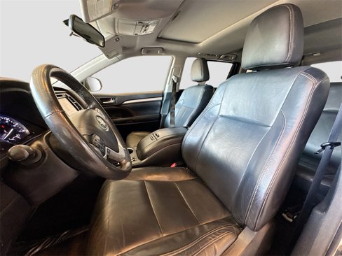 Used 2015 Toyota Highlander XLE image 19
