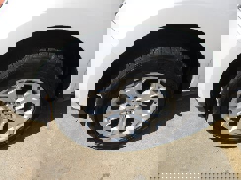Used 2011 Ford Edge SEL image 3