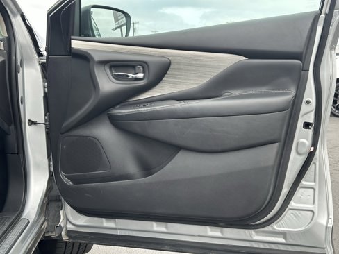 Used 2017 Nissan Murano S image 11