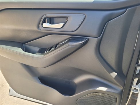 Used 2024 Nissan Rogue SV image 13