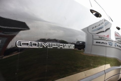 Used 2019 Jeep Compass Latitude w/ Cold Weather Group image 6