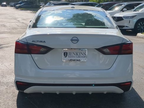 Used 2025 Nissan Altima 2.5 SV image 5