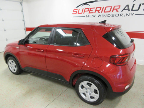 Used 2020 Hyundai Venue SE image 3