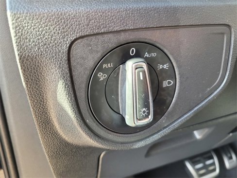 Used 2020 Volkswagen Atlas Cross Sport SE w/ Panoramic Sunroof Package image 19
