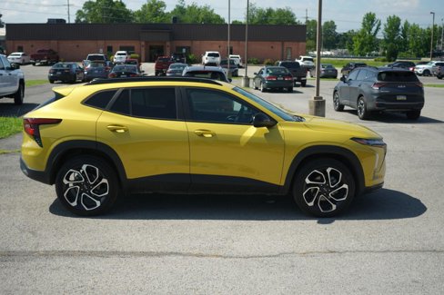 New 2024 Chevrolet Trax RS w/ Sunroof Package image 2