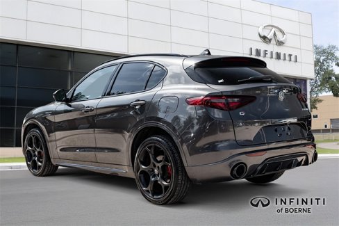 Used 2022 Alfa Romeo Stelvio Veloce image 5