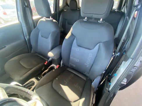 Used 2017 Jeep Renegade Latitude image 10