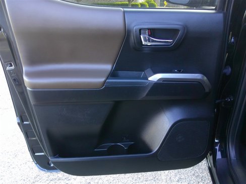 Used 2021 Toyota Tacoma Limited image 17