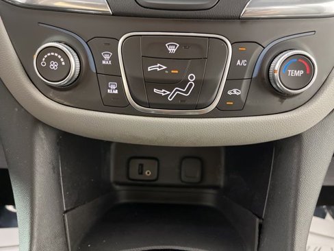 Used 2018 Chevrolet Equinox LS image 27