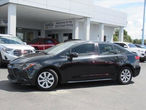 Used 2022 Toyota Corolla LE image 2
