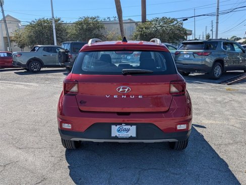 Used 2022 Hyundai Venue Limited image 7