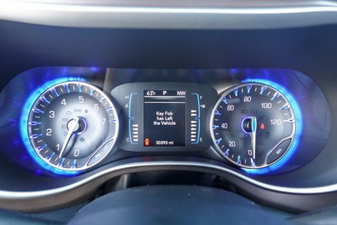 Used 2020 Chrysler Voyager LX image 15