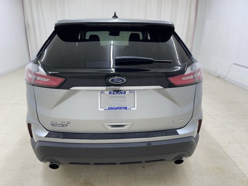 Used 2020 Ford Edge SE image 4