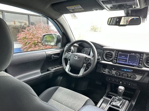 Used 2022 Toyota Tacoma TRD Off-Road image 38