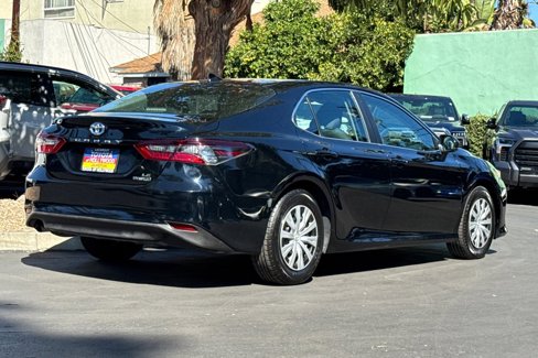 Used 2022 Toyota Camry LE image 4
