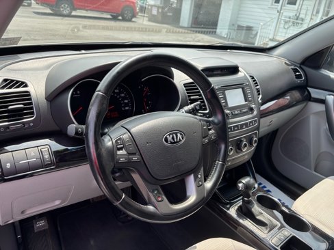 Used 2015 Kia Sorento LX image 11