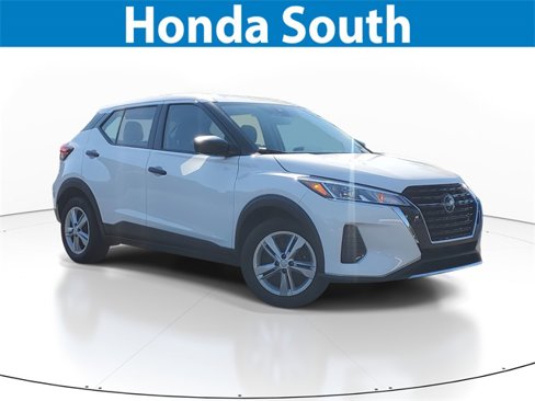 Used 2024 Nissan Kicks S image 1