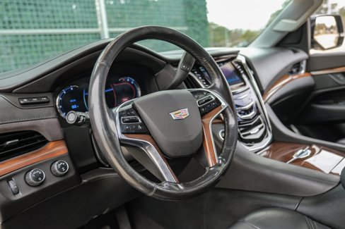 Used 2017 Cadillac Escalade ESV Luxury image 18