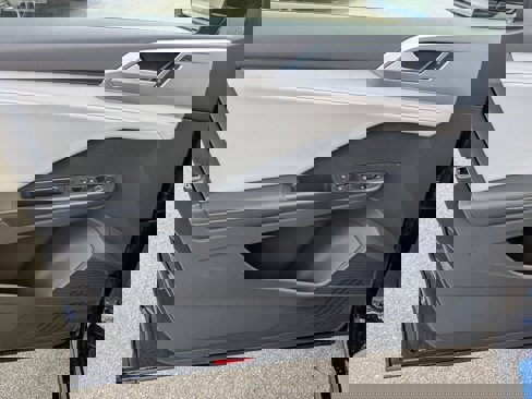 New 2025 Volkswagen Taos SE image 11