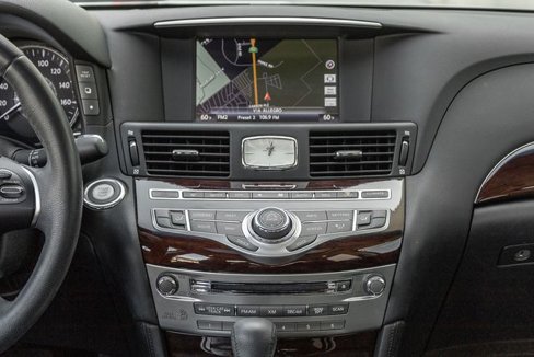 Used 2017 INFINITI Q70 3.7 image 8