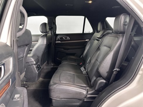 Used 2017 Ford Explorer Limited image 19
