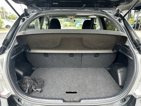Used 2012 Toyota Yaris L image 36
