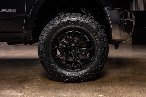 Used 2025 RAM 1500 Laramie image 12