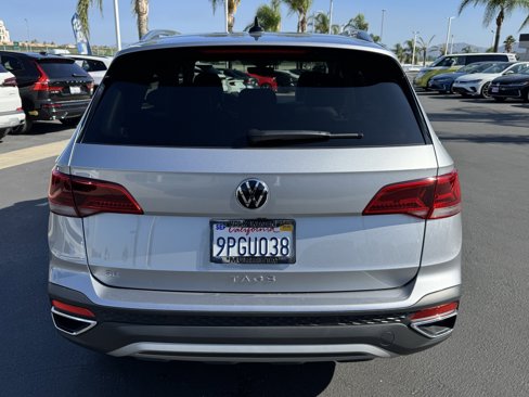Used 2024 Volkswagen Taos SE w/ Panoramic Sunroof Package image 9