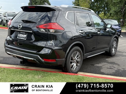 Used 2017 Nissan Rogue SV w/ SV Premium Package image 4
