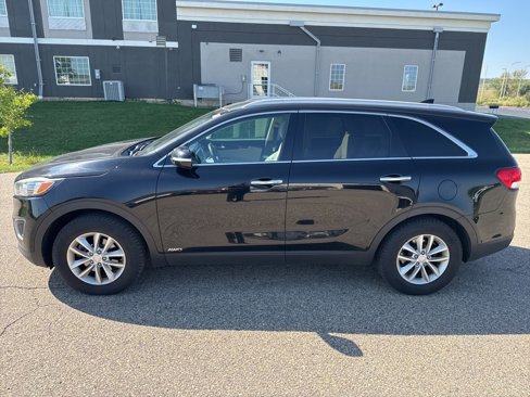 Used 2016 Kia Sorento LX w/ LX Convenience Package image 4