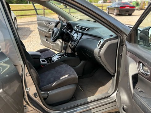 Used 2015 Nissan Rogue SV image 11