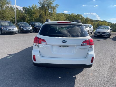 Used 2010 Subaru Outback 2.5i Premium image 7