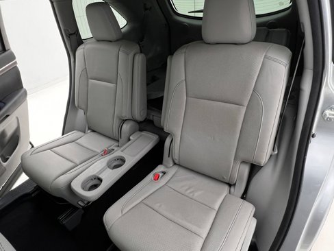 Used 2016 Toyota Highlander Limited image 17